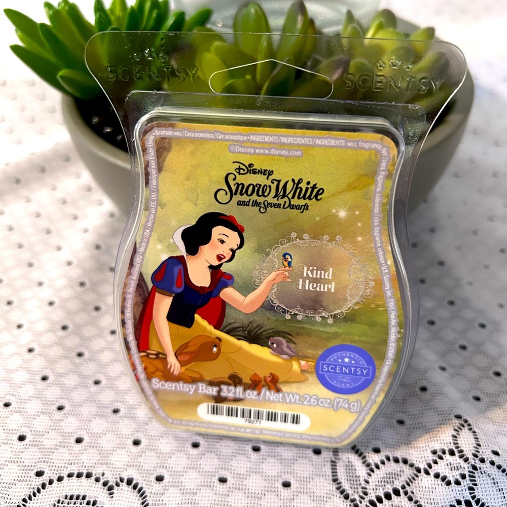 New! Disney Snow White & The Seven Dwarfs Kind Heart Wax Melt